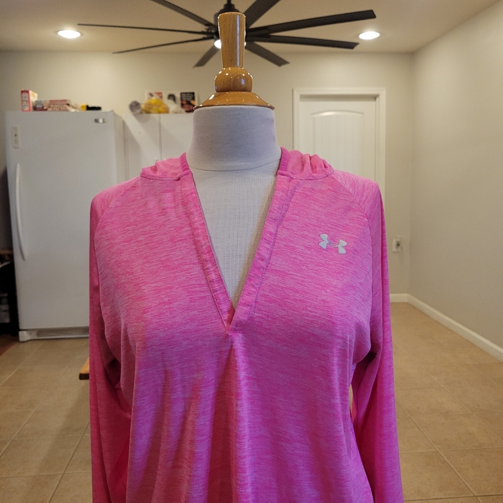🩷EUC~ UNDER ARMOUR HOODIE